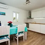 Apartamento Laguna With Pool Ražanj