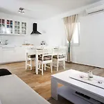 Apartamento Laguna With Pool
