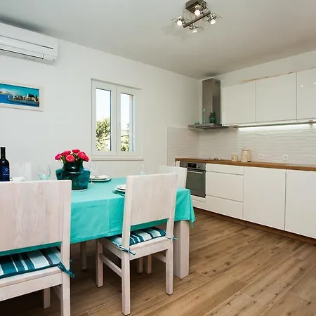 Apartment Laguna With Pool Razanj