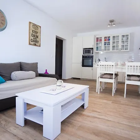 Laguna With Pool Apartment Razanj