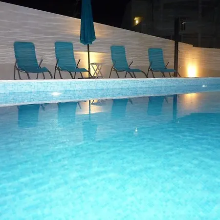 Apartment Laguna With Pool Razanj