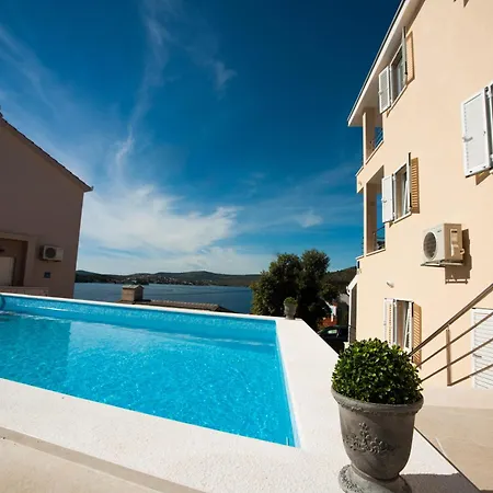 Laguna With Pool * Razanj