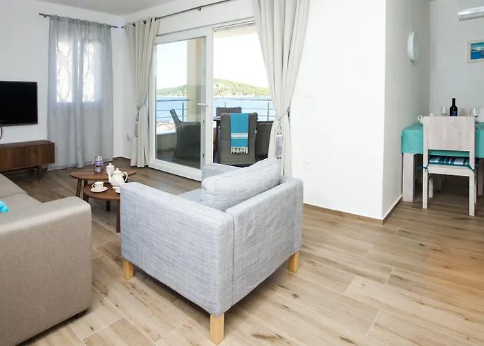 Laguna With Pool Daire