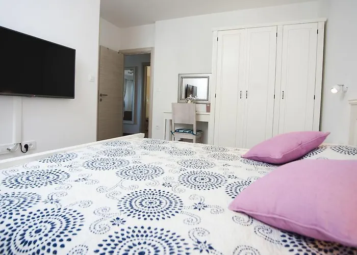 Laguna With Pool Daire Ražanj