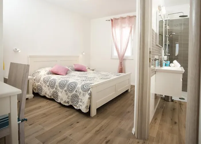 Laguna With Pool Apartament