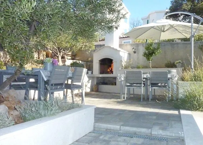 Laguna With Pool Daire